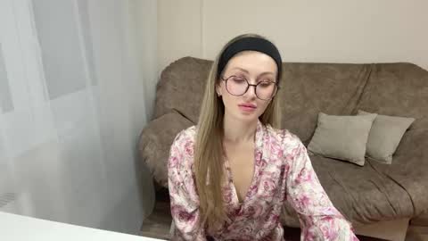 Snapshot of carolin_rogers chatting on November 20, 5:23 pm Carolin online show from November 20, 5:23 pm