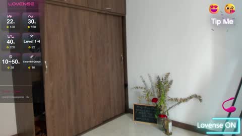 carolina_zaens online show from December 3, 1:43 pm