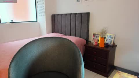 carolina_zaens online show from October 10, 4:17 pm