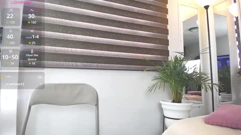 C A R O L I N E online show from March 9, 4:44 pm