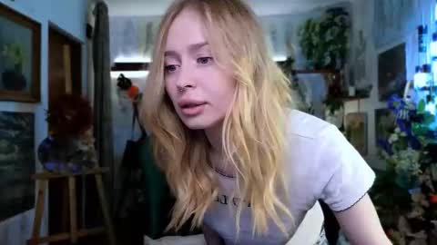 Snapshot of carolinedjoi chatting on November 13, 6:12 am Caroline online show from November 13, 6:12 am