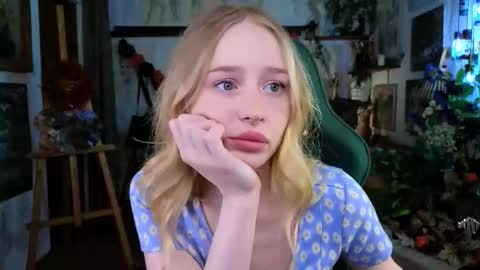 Snapshot of carolinedjoi chatting on November 15, 11:29 am Caroline online show from November 15, 11:29 am