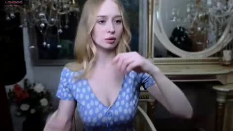 Snapshot of carolinedjoi chatting on November 21, 10:58 am Caroline online show from November 21, 10:58 am