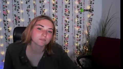 Snapshot of casey_meow_ chatting on September 25, 1:04 pm casey_meow_ online show from September 25, 1:04 pm