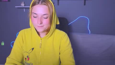 Snapshot of casey_meow_ chatting on September 29, 1:05 pm casey_meow_ online show from September 29, 1:05 pm