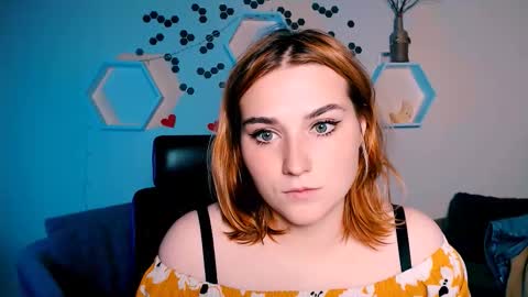 Snapshot of casey_meow_ chatting on October 17, 5:32 am casey_meow_ online show from October 17, 5:32 am