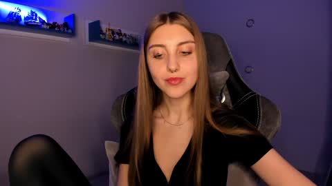 Snapshot of cassiablade1 chatting on February 5, 7:53 pm Seductress Cassia FINDOM AND SADISM NO NUDE online show from February 5, 7:53 pm