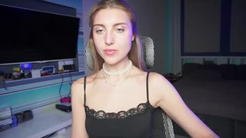 Snapshot of cassiablade1 chatting on September 28, 4:45 pm Seductress Cassia FINDOM AND SADISM NO NUDE online show from September 28, 4:45 pm