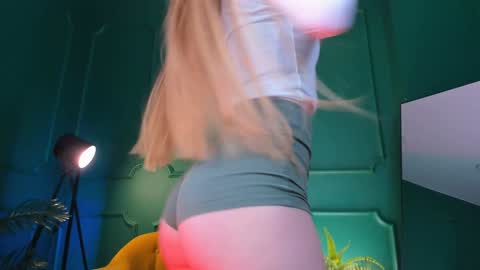 Hello my name is Cassie and my friend Nilo is also here online show from January 3, 6:55 am