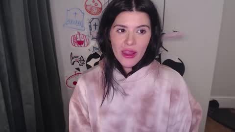 Snapshot of cassiealvarez chatting on October 13, 4:23 am cassiealvarez online show from October 13, 4:23 am