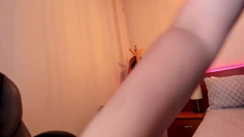 Snapshot of cat__moon__ chatting on November 22, 7:13 pm Karol online show from November 22, 7:13 pm