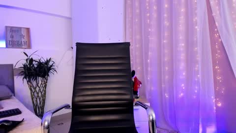 Catalina online show from January 30, 2:04 pm