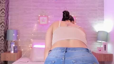 CatalinnaThompson online show from March 1, 12:01 pm