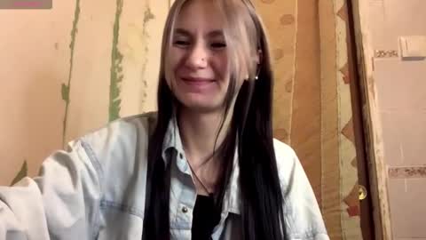 Lola online show from October 9, 9:13 pm