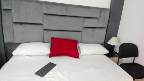 Snapshot of catleyasmith chatting on December 16, 11:48 am Catleya online show from December 16, 11:48 am