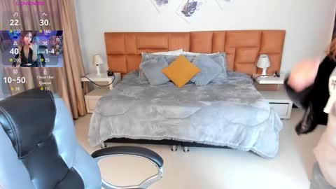 catti_brie_ online show from November 8, 10:37 am