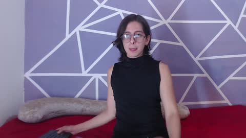 cava_pretty online show from December 10, 7:05 am