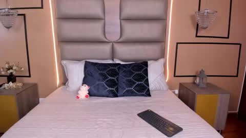 caylincollins online show from September 30, 3:33 am