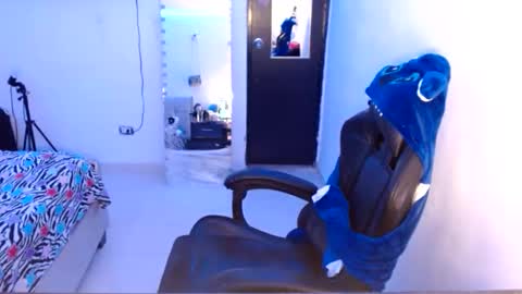 Caylinn online show from November 24, 2:17 pm