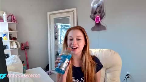 Ccinnamon online show from November 24, 8:08 pm