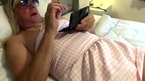 Claire online show from September 17, 7:43 am