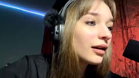 Lily online show from November 12, 3:12 pm