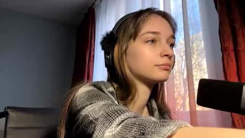 Lily online show from November 19, 12:05 pm