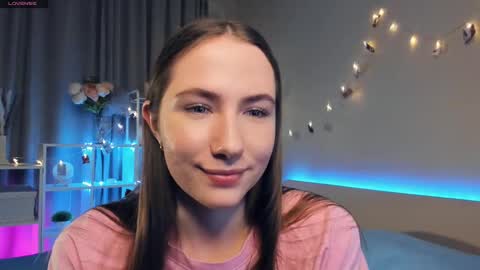 Josie Manesi online show from March 5, 8:00 pm