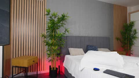 Snapshot of celestara chatting on December 19, 2:13 pm Celestara online show from December 19, 2:13 pm