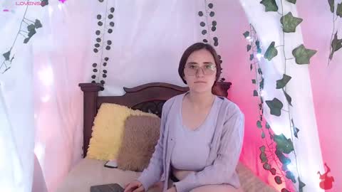 Hello guys my name is Sofi and Lizzie and  Vanessa online show from February 19, 5:38 am