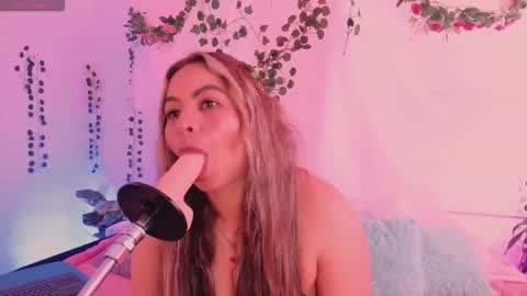 Hello guys my name is Sofi and Lizzie and  Vanessa online show from November 6, 3:24 pm