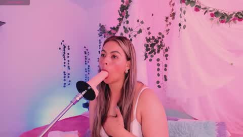 Hello guys my name is Sofi and Lizzie and  Vanessa online show from November 8, 3:12 pm