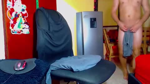 cesar_9623 online show from December 1, 7:41 pm