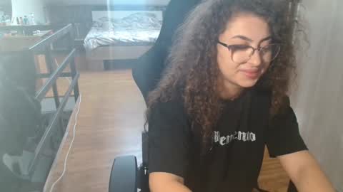 Snapshot of chanelis069 chatting on November 21, 10:36 am Stephanieblisss online show from November 21, 10:36 am