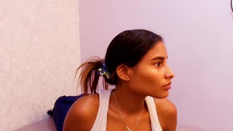 Snapshot of chantal_taylor_ chatting on October 1, 12:00 pm Raquel online show from October 1, 12:00 pm