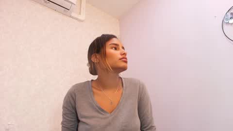 Snapshot of chantal_taylor_ chatting on October 3, 12:02 pm Raquel online show from October 3, 12:02 pm