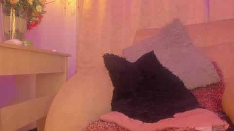 Chantall online show from December 6, 6:59 am