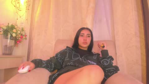 Chantall online show from December 16, 8:09 am