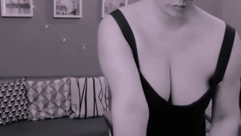 The Queen online show from December 8, 1:13 am