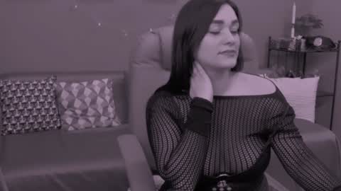 The Queen online show from December 14, 4:45 am