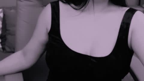 The Queen online show from December 29, 8:22 am