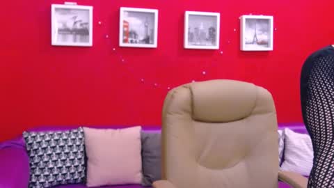 The Queen online show from January 25, 1:41 pm