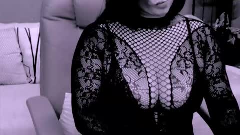 The Queen online show from October 5, 1:26 am