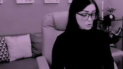 The Queen online show from October 30, 12:01 am