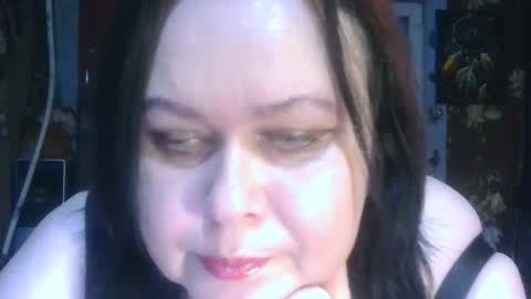 Snapshot of charleekendall chatting on November 19, 8:36 am CharleeKendall online show from November 19, 8:36 am