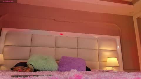 Snapshot of charlie_storm_ chatting on November 12, 11:32 am online show from November 12, 11:32 am