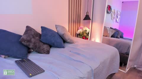 Snapshot of charloottee_1 chatting on January 14, 7:48 am Char 3 Lets go for the 100 Thumb-Up online show from January 14, 7:48 am