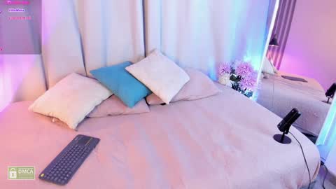 Snapshot of charloottee_1 chatting on January 22, 4:23 am Char 3 Lets go for the 100 Thumb-Up online show from January 22, 4:23 am