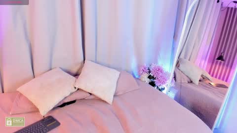 Snapshot of charloottee_1 chatting on January 22, 10:40 am Char 3 Lets go for the 100 Thumb-Up online show from January 22, 10:40 am