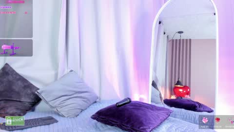 Snapshot of charloottee_1 chatting on January 26, 10:45 am Char 3 Lets go for the 100 Thumb-Up online show from January 26, 10:45 am